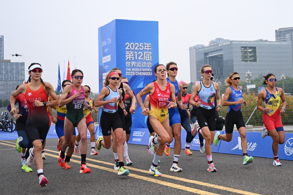 QAA, 新华社记者