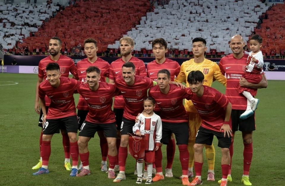 场对阵曼谷, 脚开球